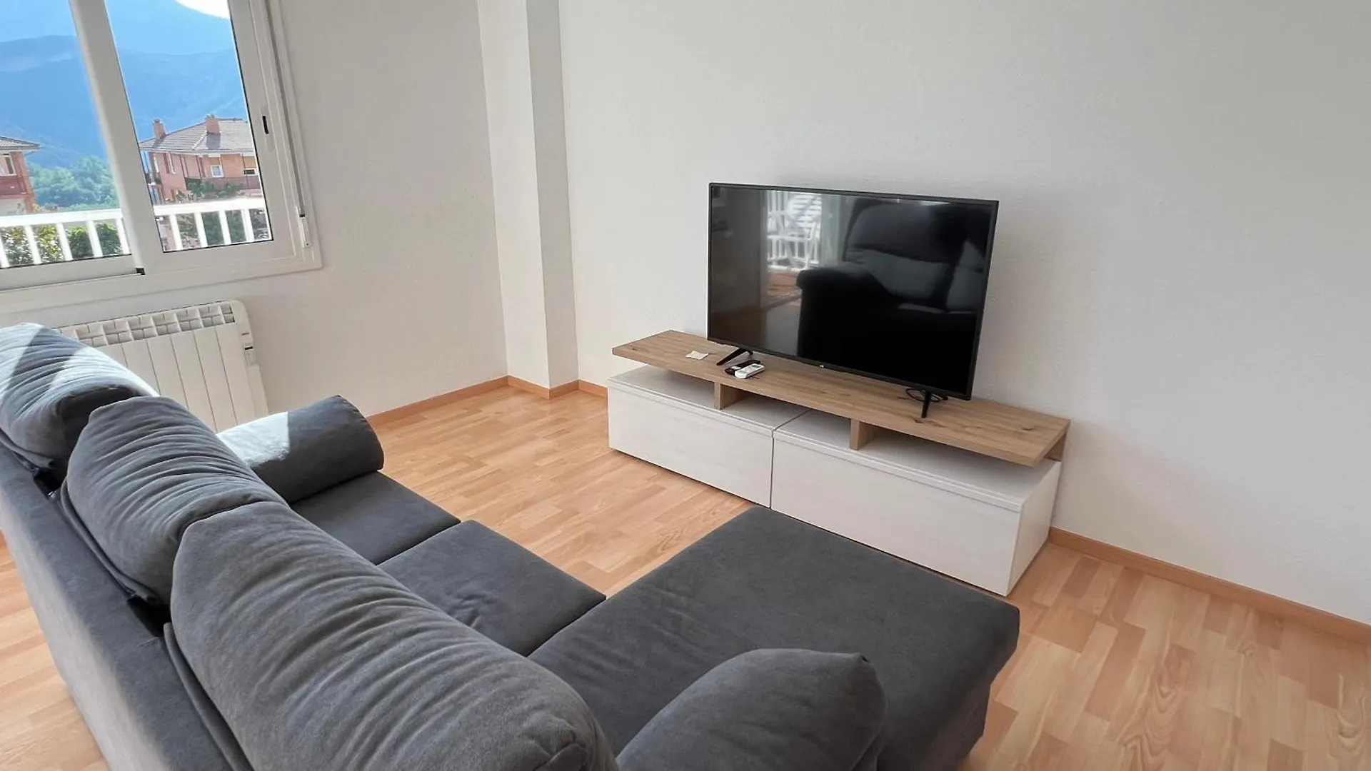 아파트 Apartament Acollidor Al Bergueda 6P Sant Jordi de Cercs 스페인